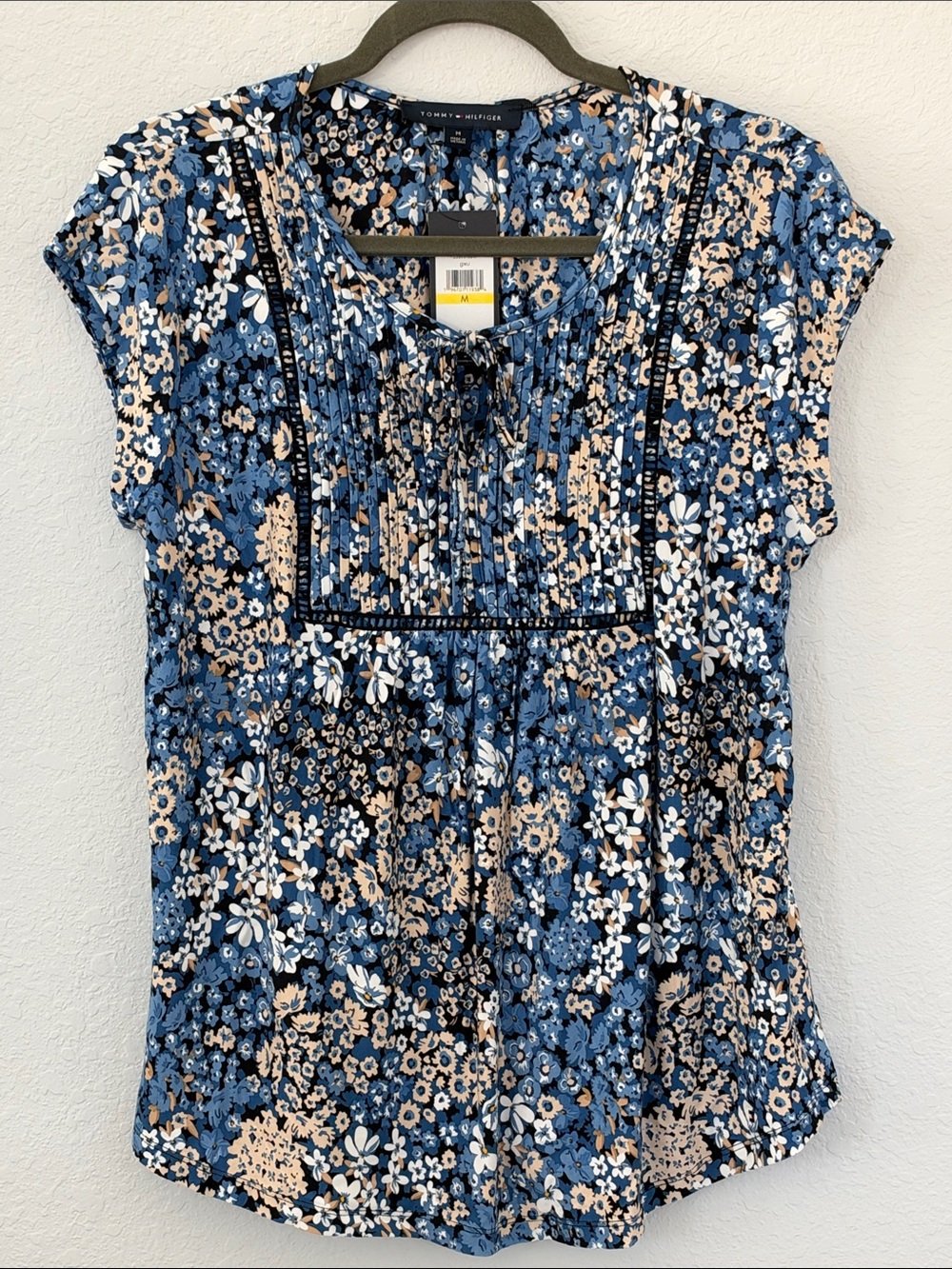 Tommy Hilfiger NWT Floral Blouse M Blue Pleated Tie Neck Short Sleeve Top